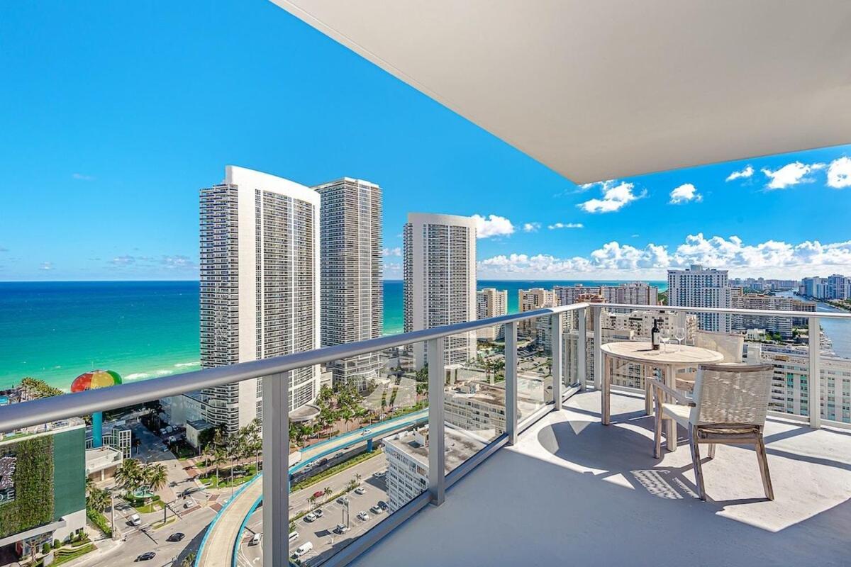 Apartament Wrap Around Balcony - Insane Views - Amazing Pools Hollywood Zewnętrze zdjęcie