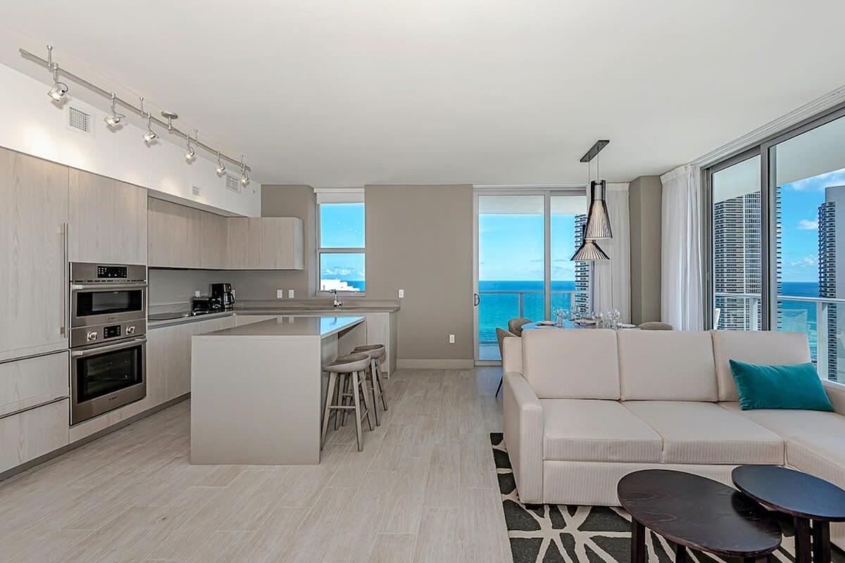 Apartament Wrap Around Balcony - Insane Views - Amazing Pools Hollywood Zewnętrze zdjęcie