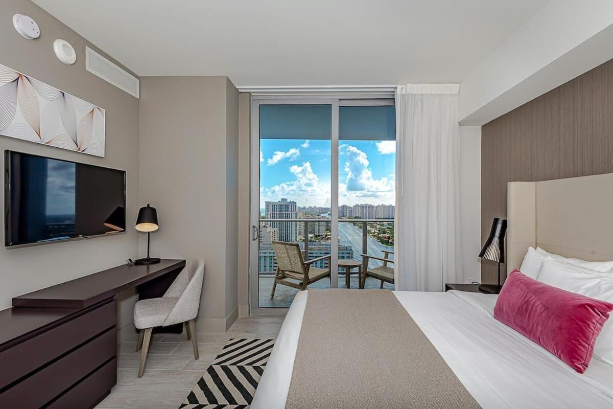 Apartament Wrap Around Balcony - Insane Views - Amazing Pools Hollywood Zewnętrze zdjęcie