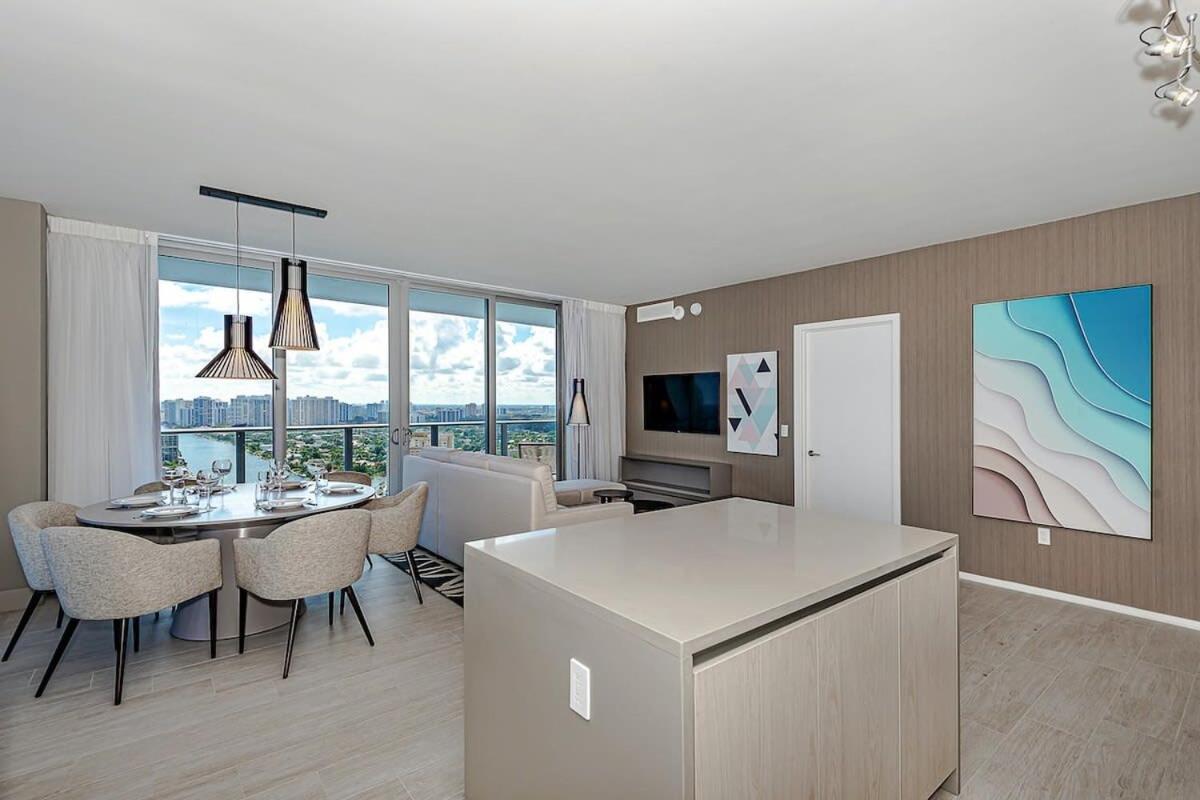 Apartament Wrap Around Balcony - Insane Views - Amazing Pools Hollywood Zewnętrze zdjęcie