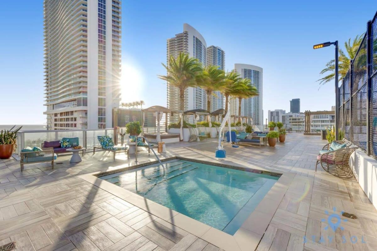Apartament Wrap Around Balcony - Insane Views - Amazing Pools Hollywood Zewnętrze zdjęcie