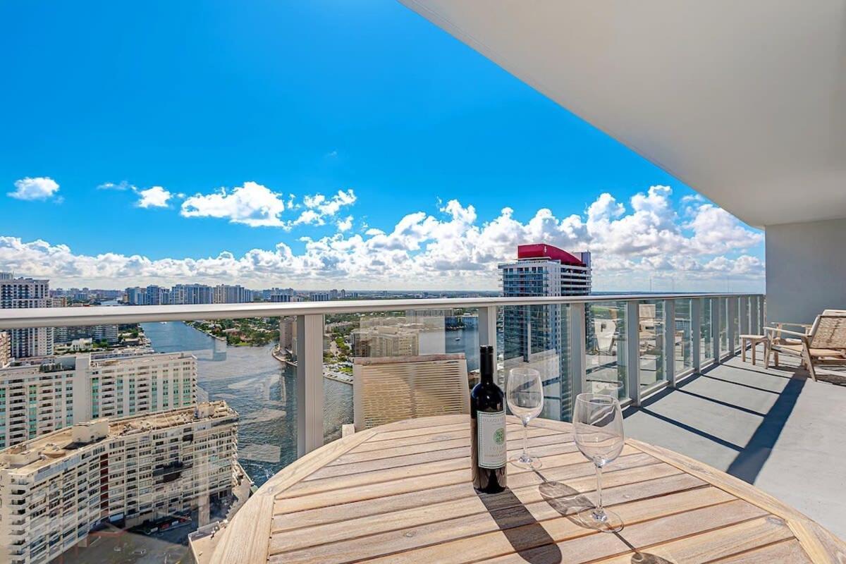 Apartament Wrap Around Balcony - Insane Views - Amazing Pools Hollywood Zewnętrze zdjęcie