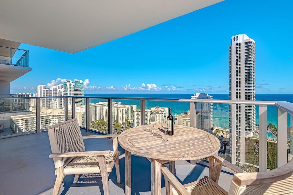 Apartament Wrap Around Balcony - Insane Views - Amazing Pools Hollywood Zewnętrze zdjęcie