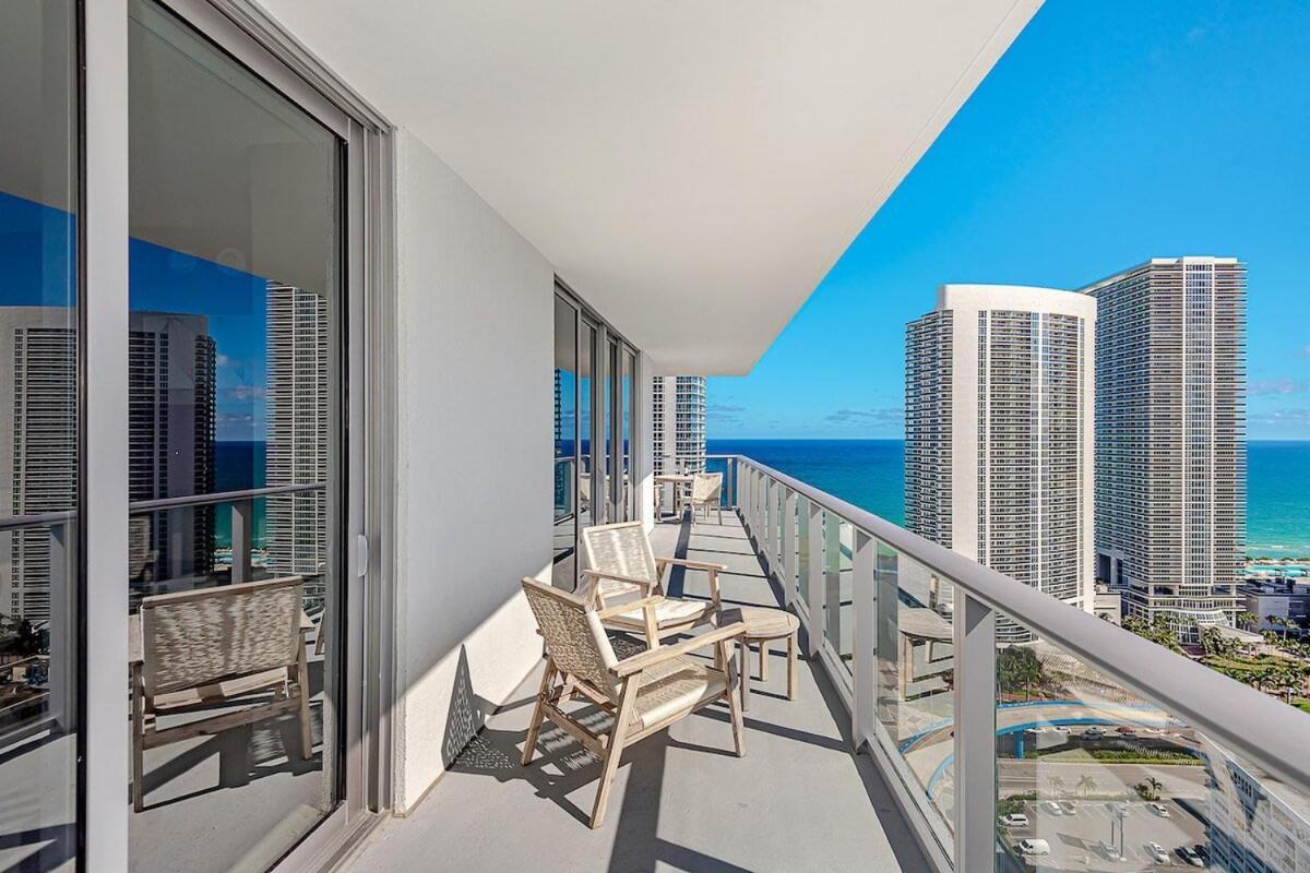 Apartament Wrap Around Balcony - Insane Views - Amazing Pools Hollywood Zewnętrze zdjęcie