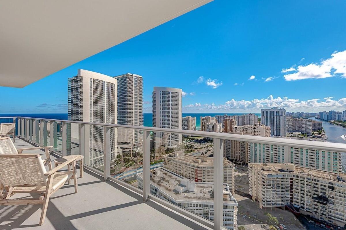 Apartament Wrap Around Balcony - Insane Views - Amazing Pools Hollywood Zewnętrze zdjęcie