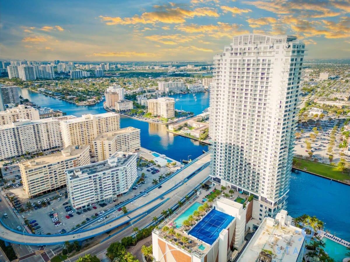 Apartament Wrap Around Balcony - Insane Views - Amazing Pools Hollywood Zewnętrze zdjęcie